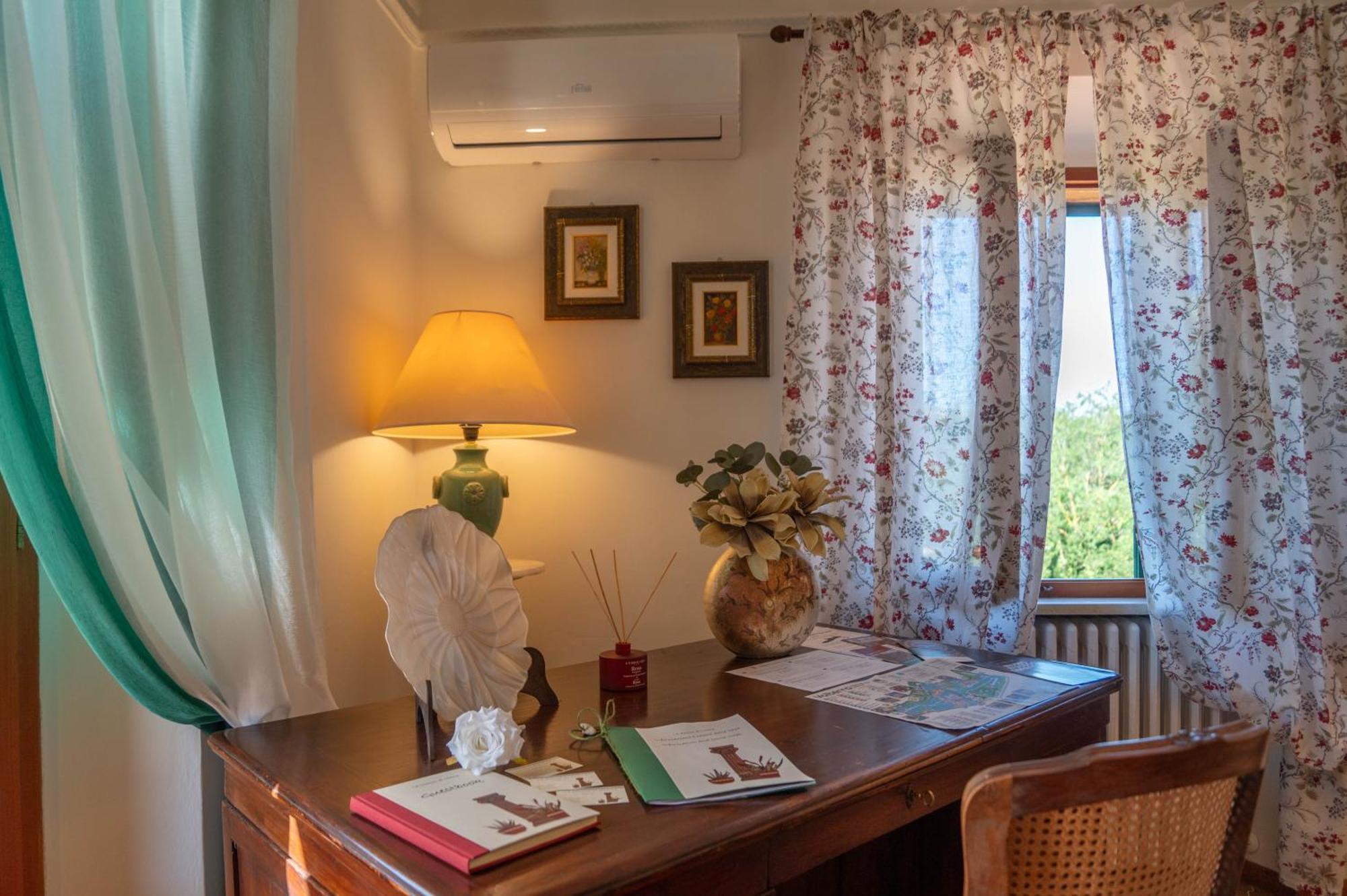 La Domus Di Marta Lägenhet Volterra Exteriör bild