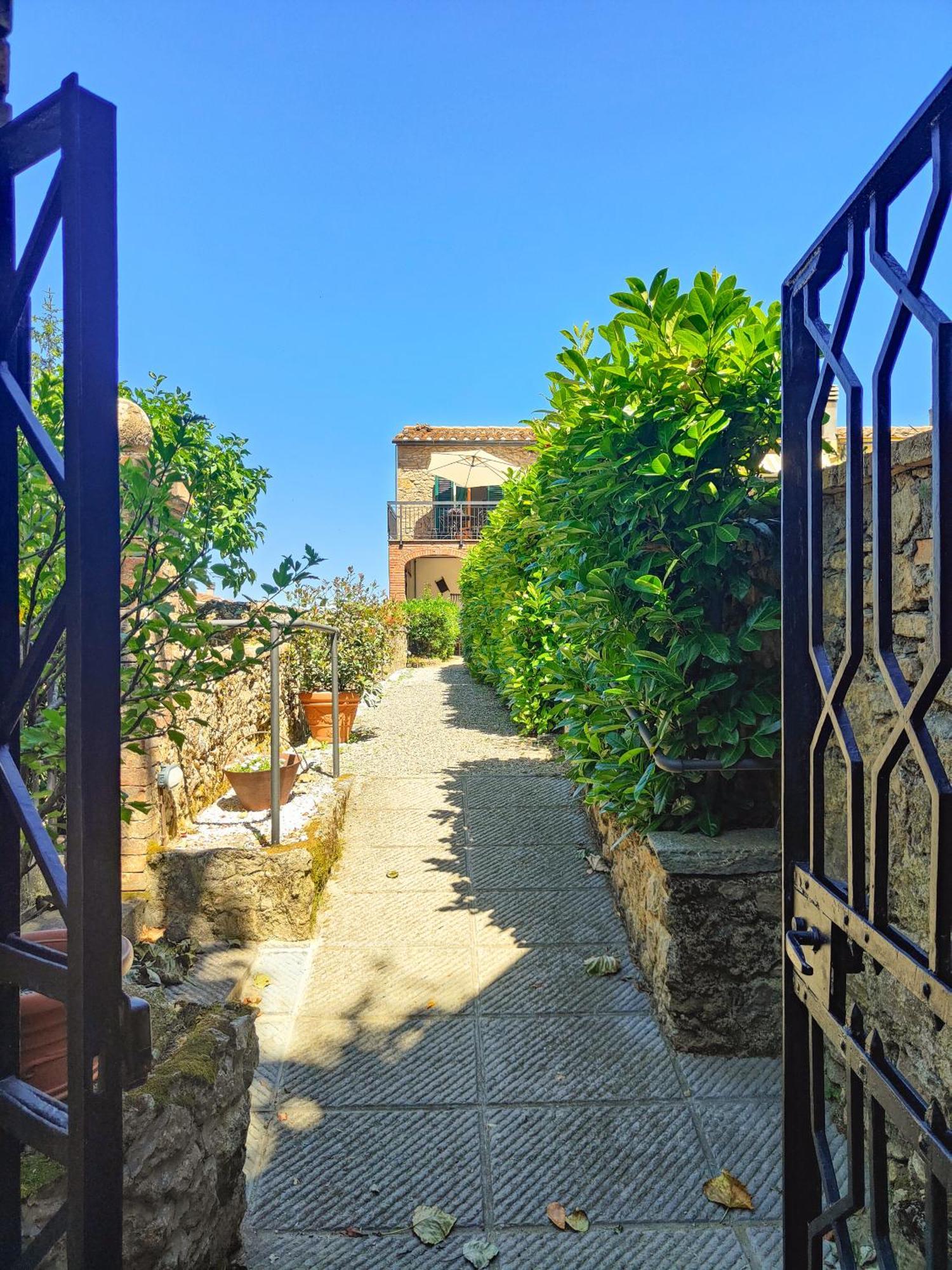 La Domus Di Marta Lägenhet Volterra Exteriör bild